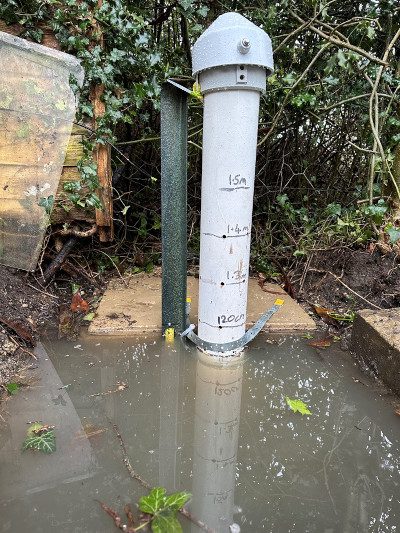 Flooded-borehole