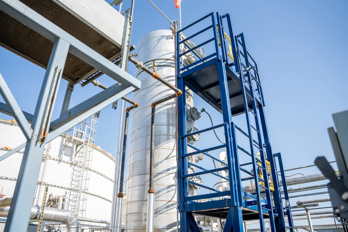 Ammonia-distillation-column